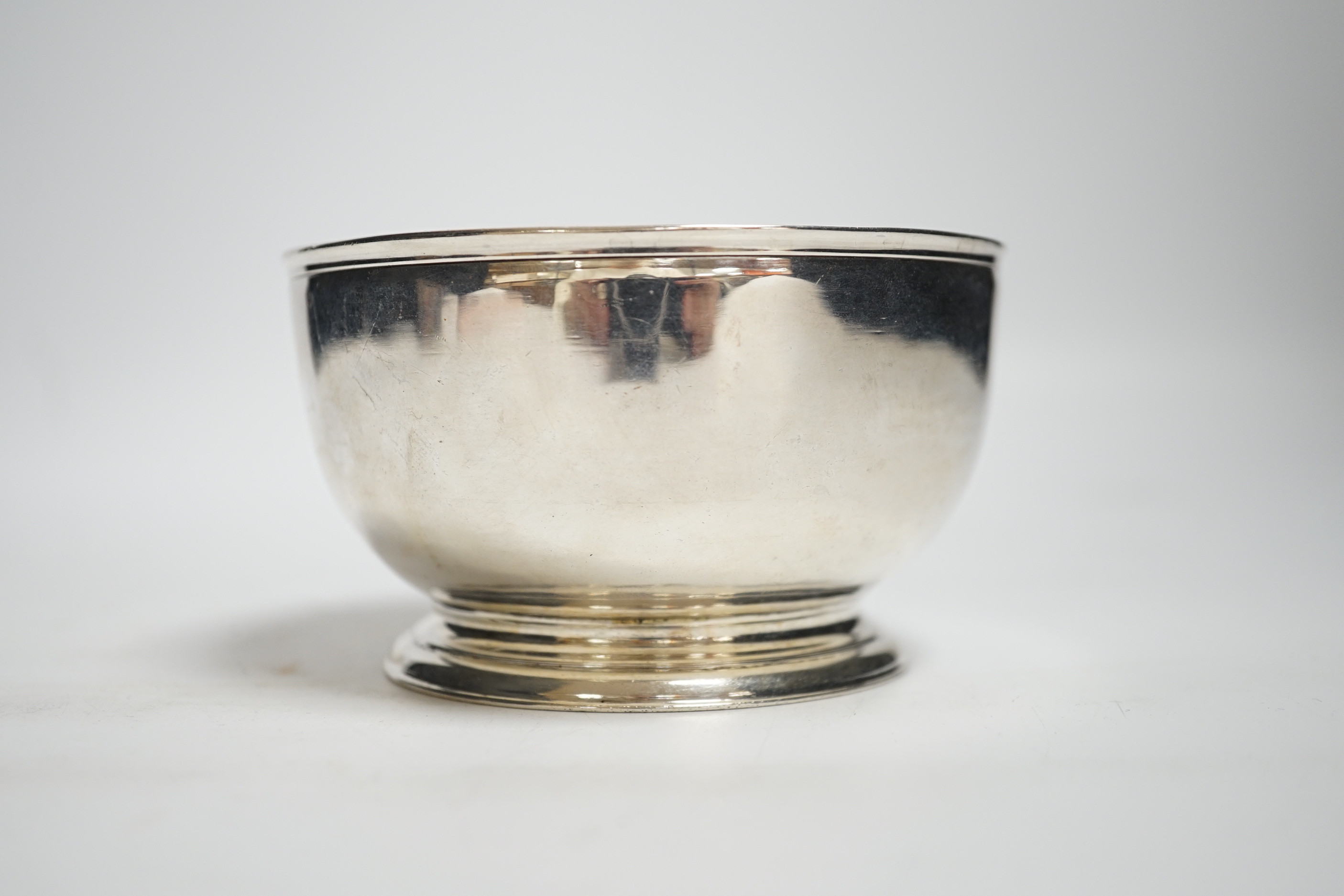 An early George III silver bowl, London, 1761, diameter 10cm, 6.2oz.